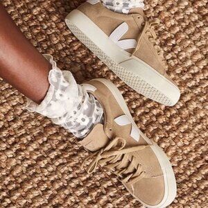 Veja Campo Suede Sneaker in Dune/White sz 41